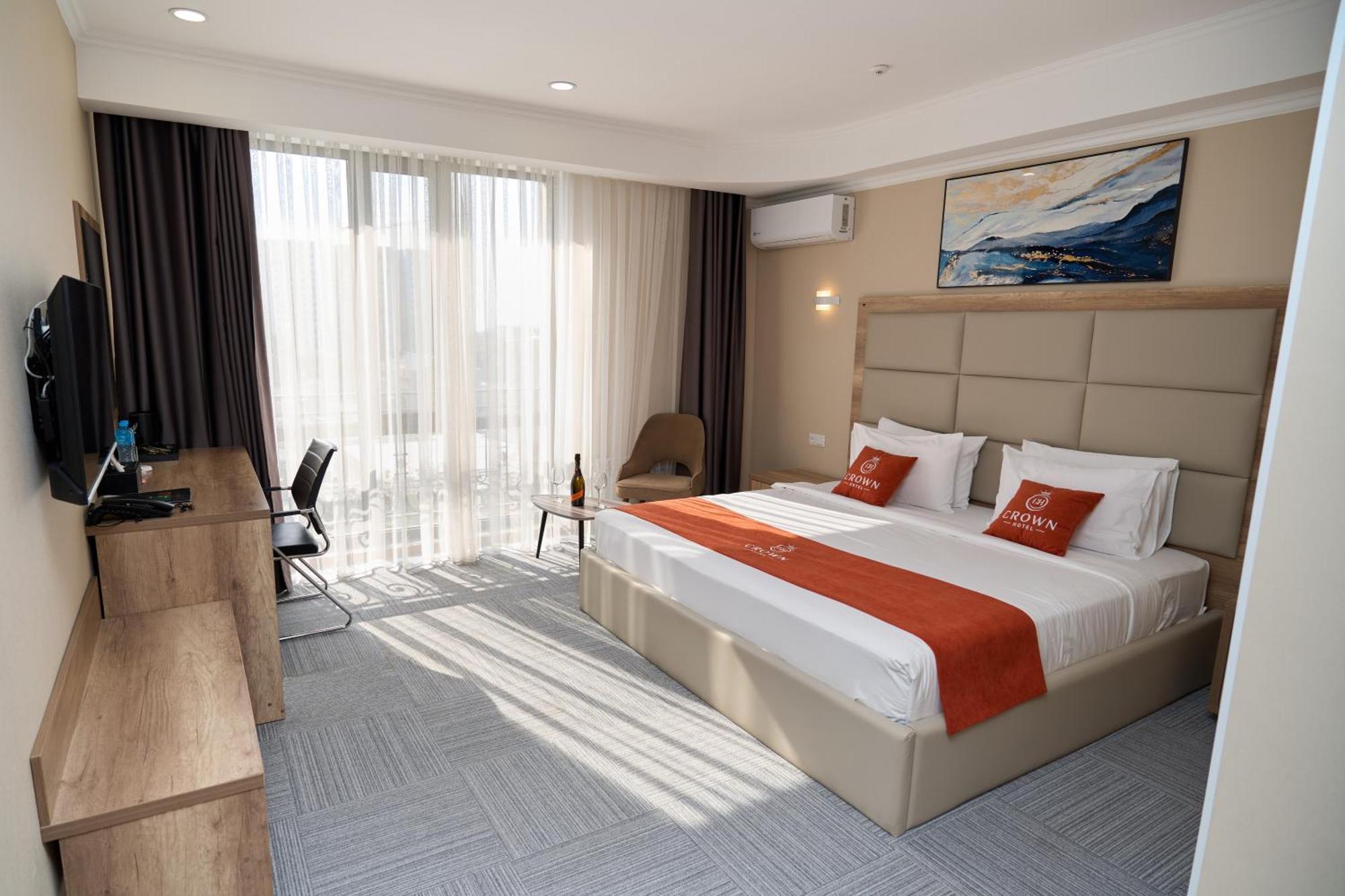 Crown Hotel บิชเคก ภายนอก รูปภาพ