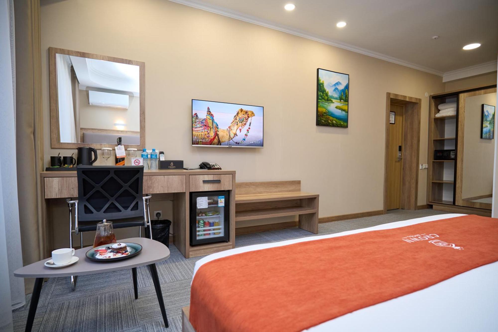 Crown Hotel บิชเคก ภายนอก รูปภาพ