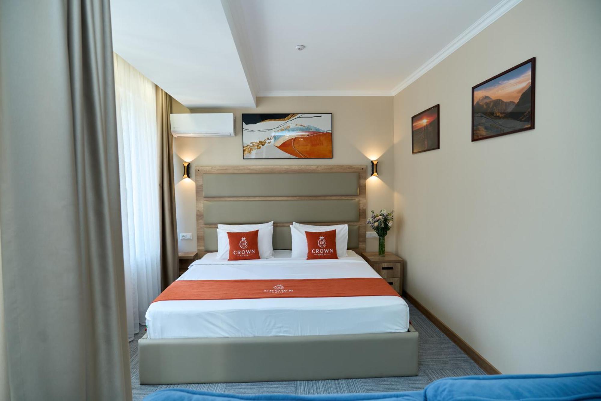 Crown Hotel บิชเคก ภายนอก รูปภาพ