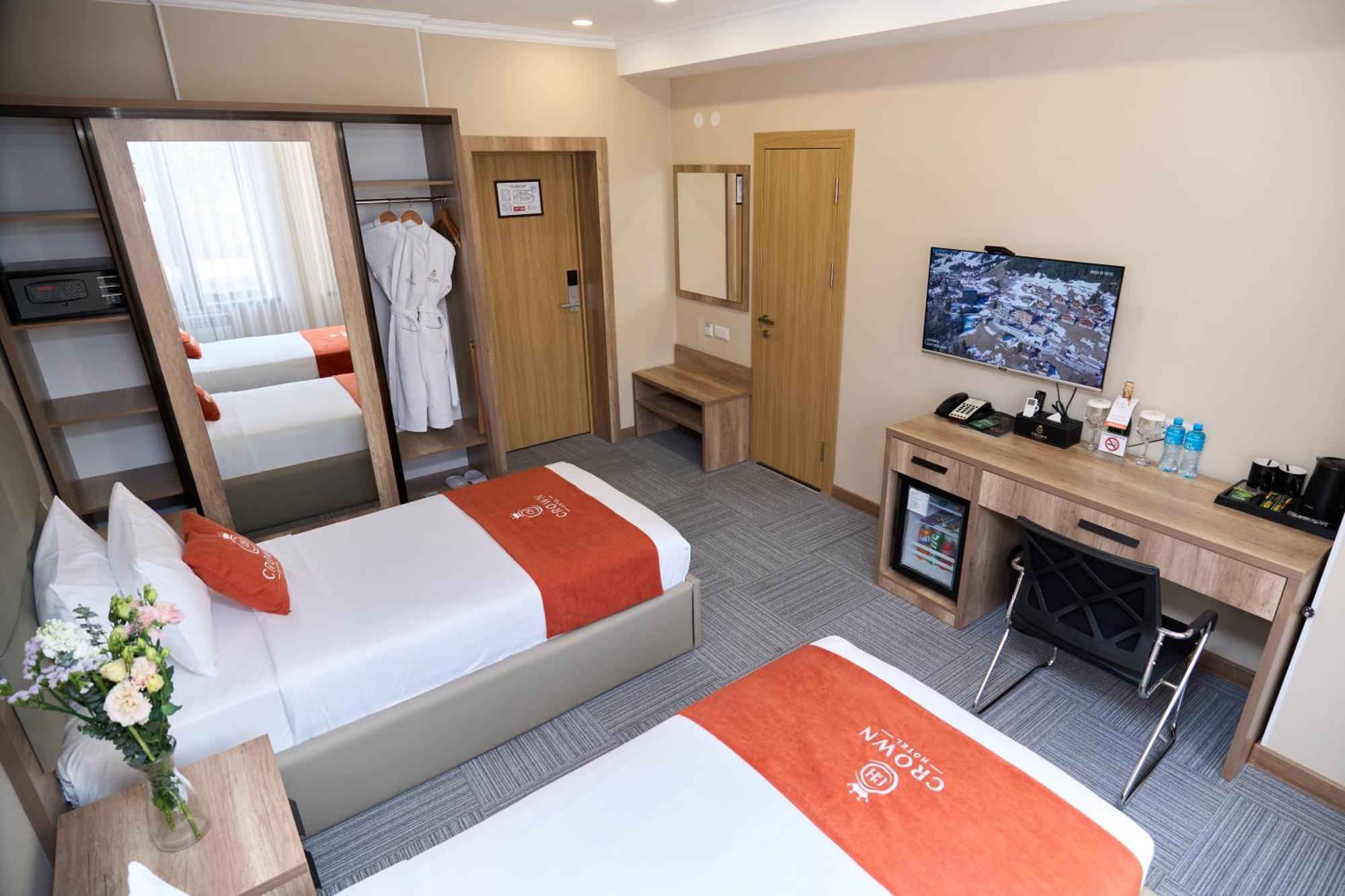 Crown Hotel บิชเคก ภายนอก รูปภาพ