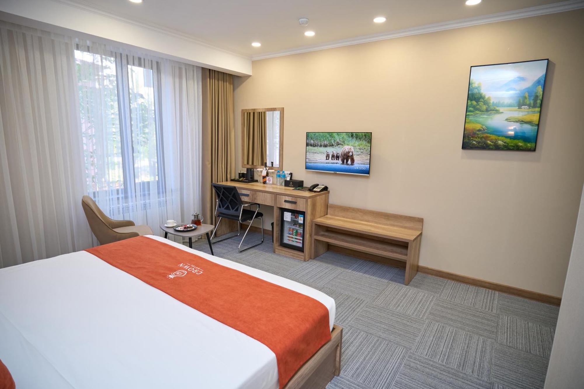Crown Hotel บิชเคก ภายนอก รูปภาพ