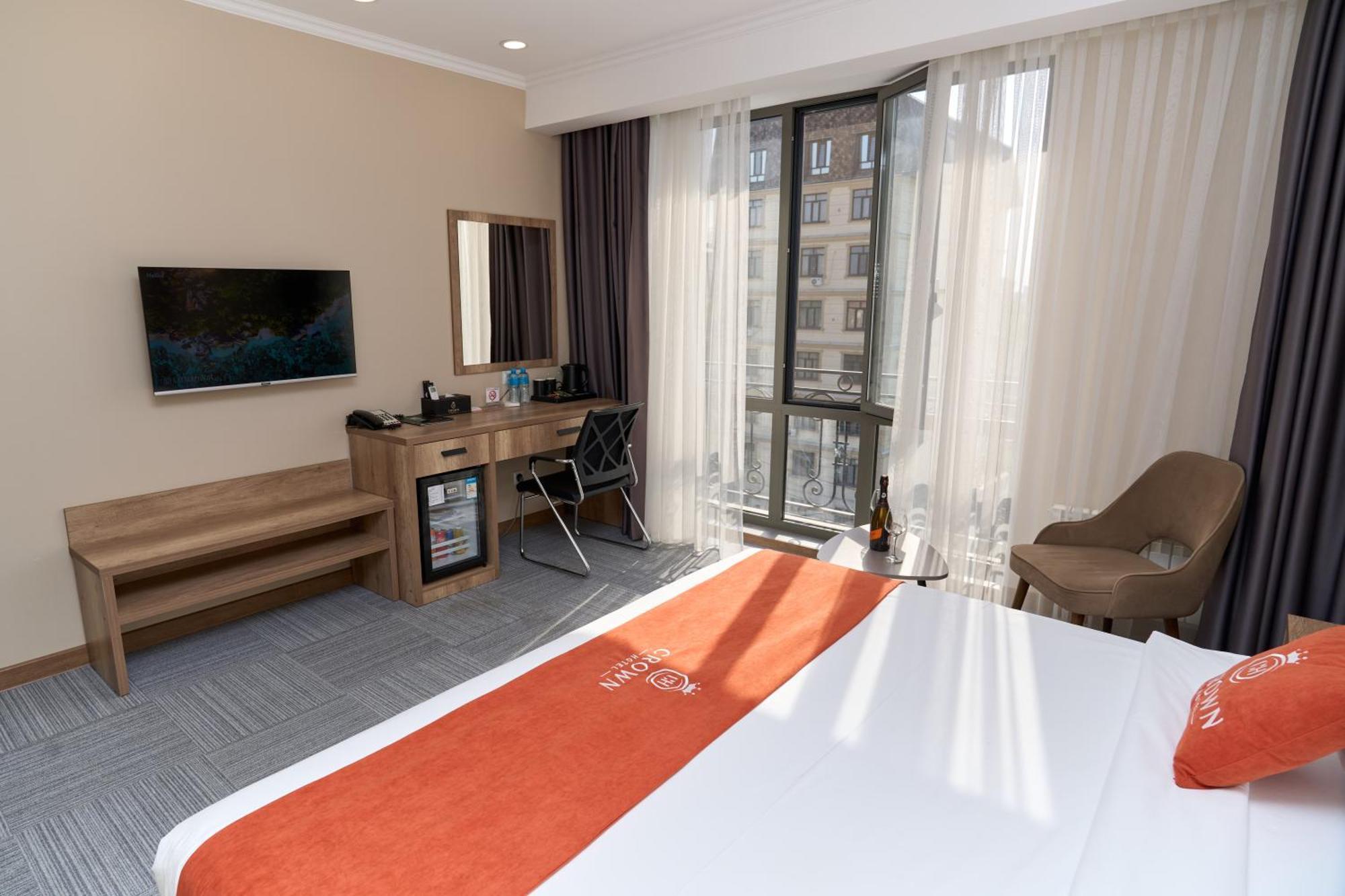 Crown Hotel บิชเคก ภายนอก รูปภาพ