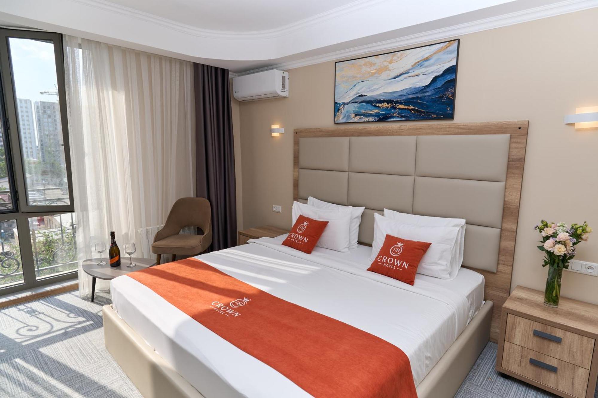 Crown Hotel บิชเคก ภายนอก รูปภาพ
