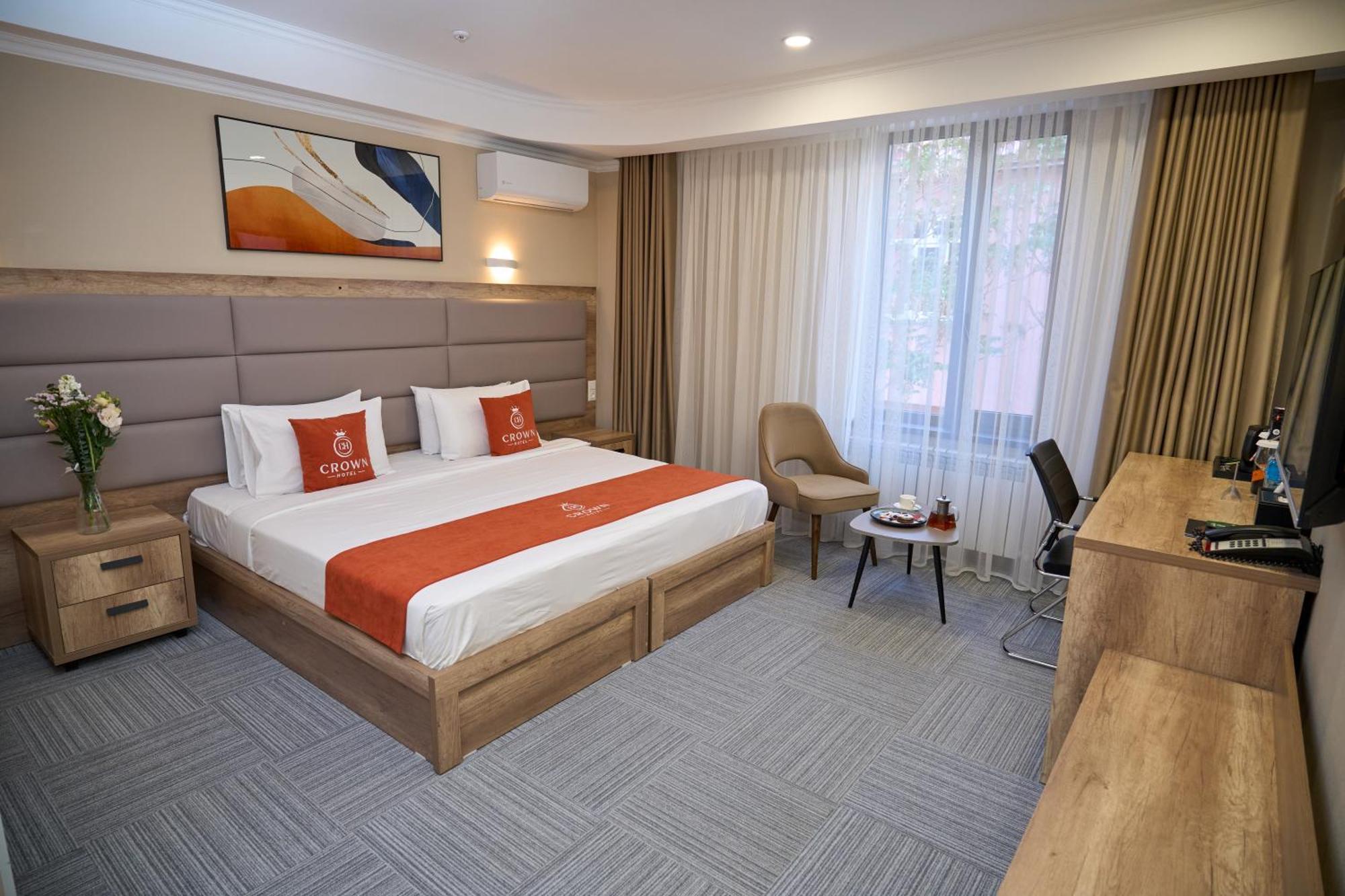 Crown Hotel บิชเคก ภายนอก รูปภาพ